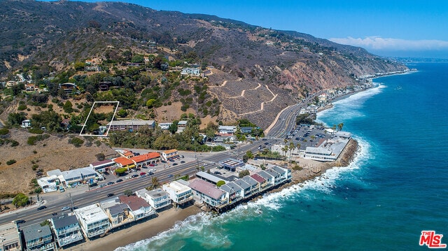 Building Photo - 3908 Las Flores Canyon Rd