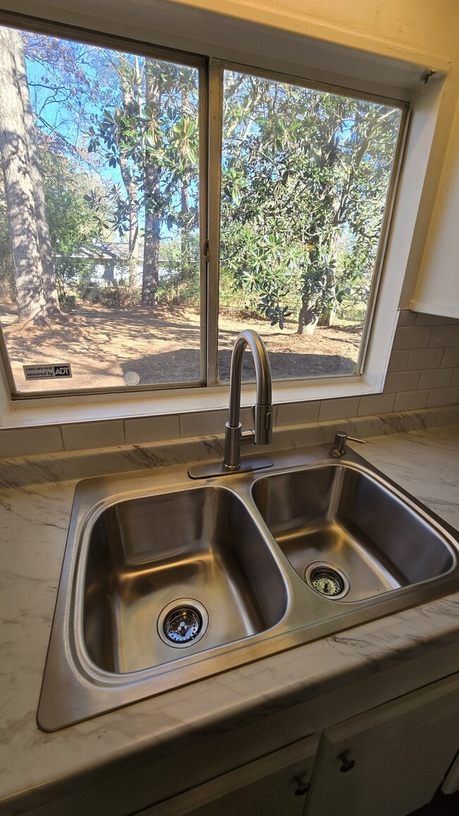 Building Photo - 512 Woodward Ave