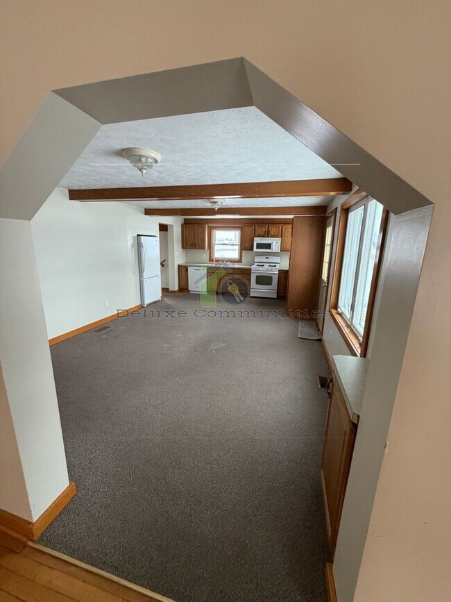 Building Photo - SINGLE FAMILY 2 Bed Available NOW in MARNE!