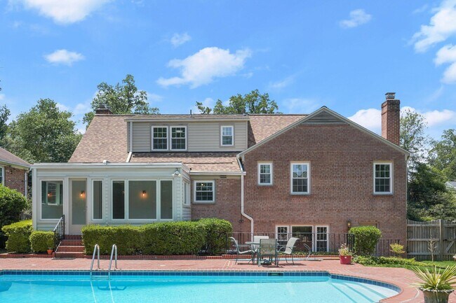 Building Photo - 7109 Radnor Rd
