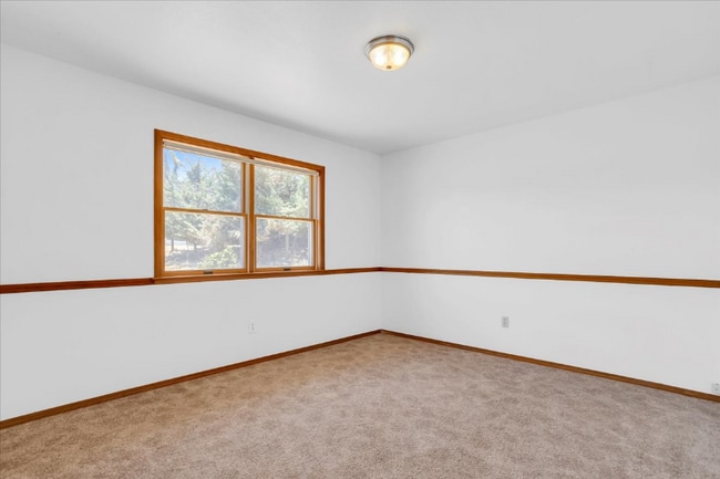 Building Photo - 21179 Hemlock St