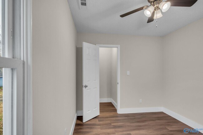 Building Photo - 213 Rebecca Pines Dr