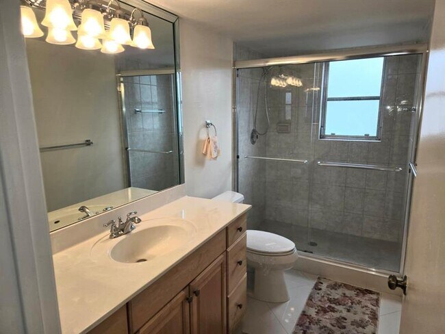 Building Photo - 7300 Lake Cir Dr