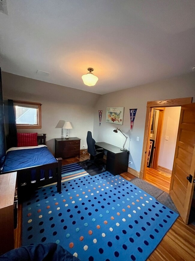 Building Photo - 3700 N Hermitage Ave