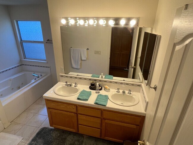 Building Photo - Single Bedroom Suite -- Furnished Upon Req...