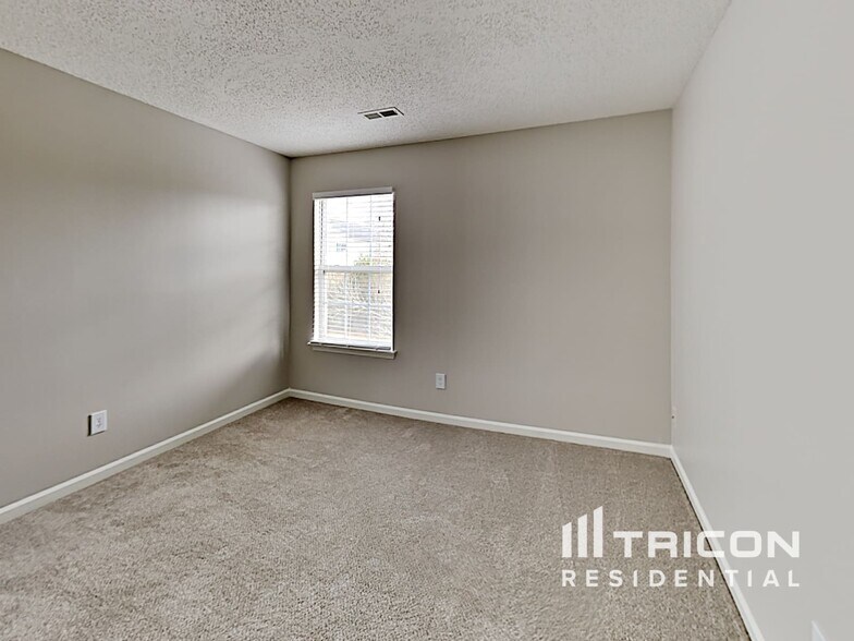 Building Photo - 11810 Stewarts Crossing Dr