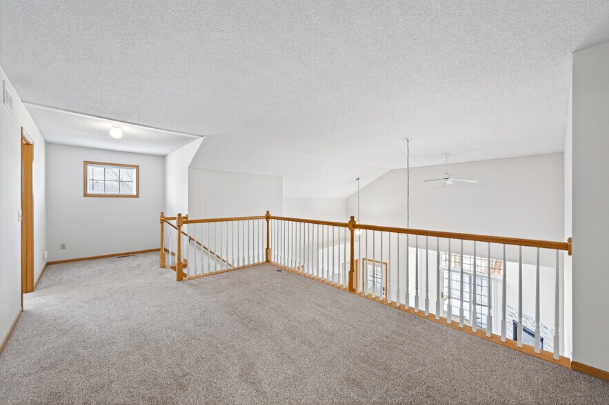 Building Photo - 475 Hickory Ln N