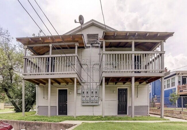 Building Photo - 727 S Olympia Ave