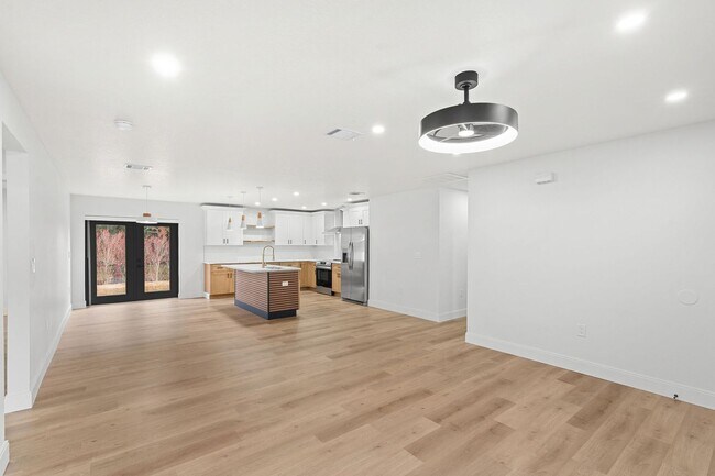 Building Photo - 1623 Espejo St SE