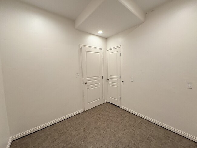 Building Photo - Peppercorn