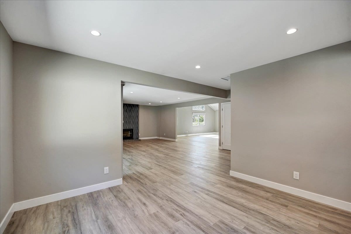 Building Photo - 5346 Tyrone Ave