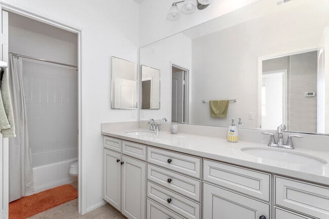 Building Photo - 28629 Farrier Dr