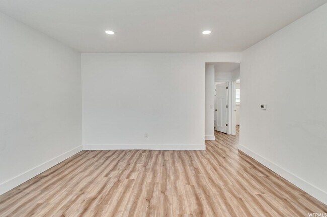 Building Photo - 927 W 1100 N