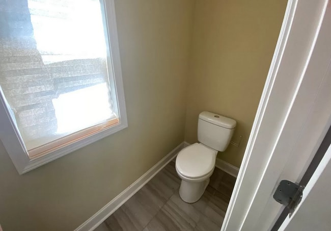 Building Photo - 3 Bedroom/2.5 Bath