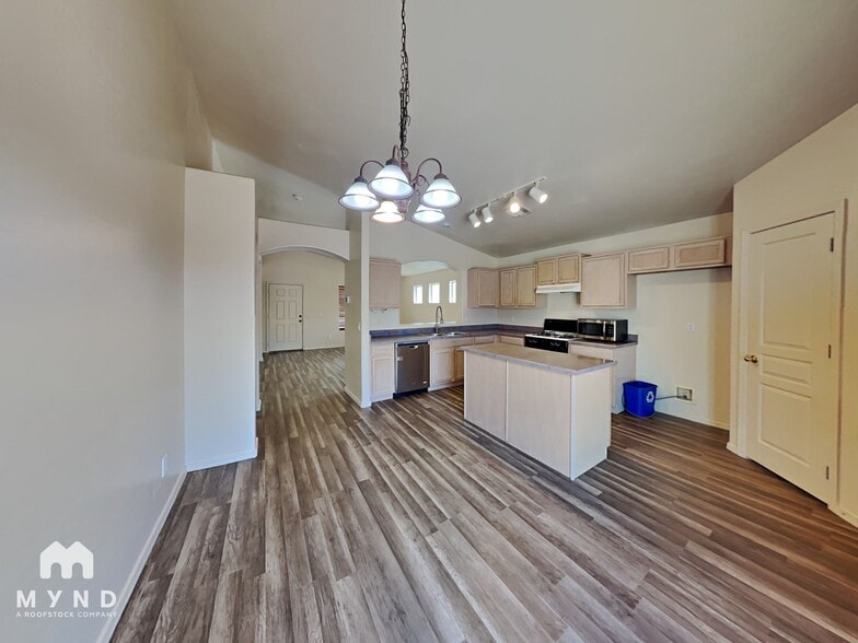 Building Photo - 8058 N 109th Ln