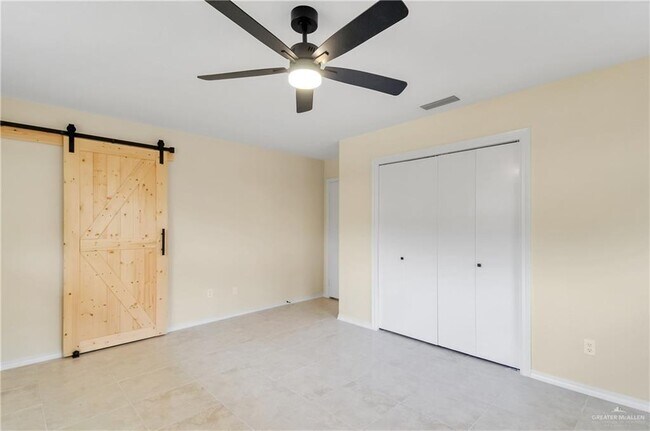 Building Photo - 413 W Jonquil Ave