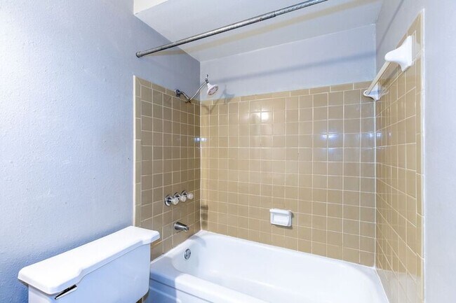 Building Photo - 6125 S Troost Ave