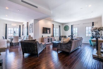Building Photo - Stunning Multi-Level Penthouse 2 bed - 2.5 bath in Fabulous Beverly Hills Location