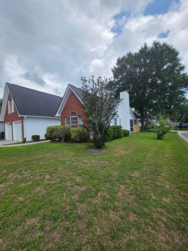 Building Photo - Charming 3-Bedroom Home in Desirable Shadowmoss Community