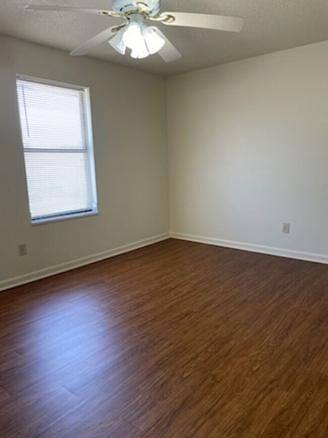 Building Photo - 900 Stratford Cir NW