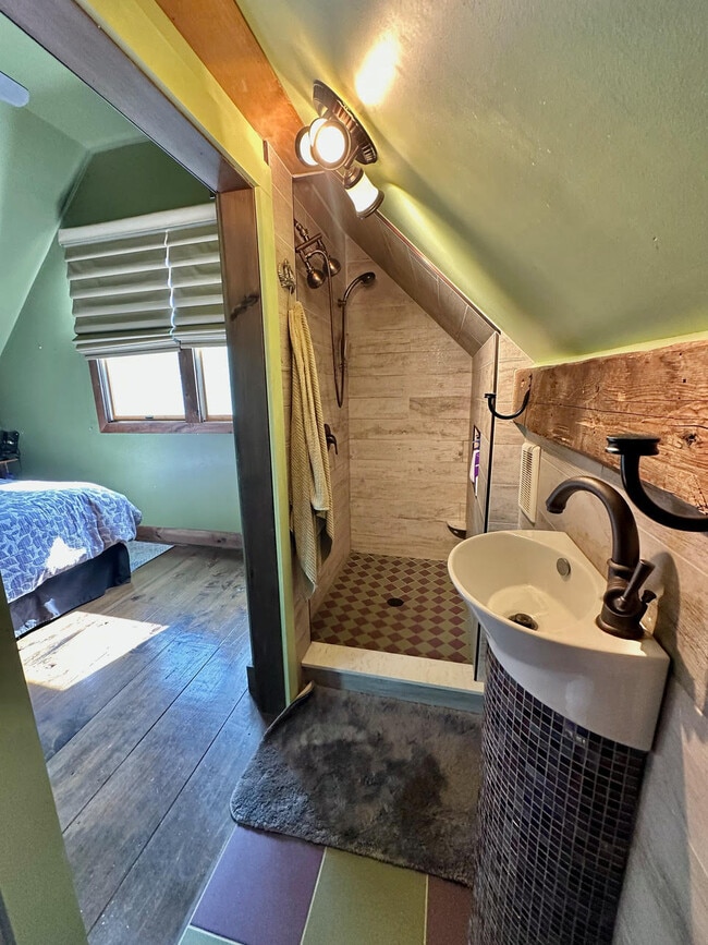 Building Photo - 107 Franklin St