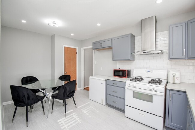 Building Photo - 6817 Hendon Ln