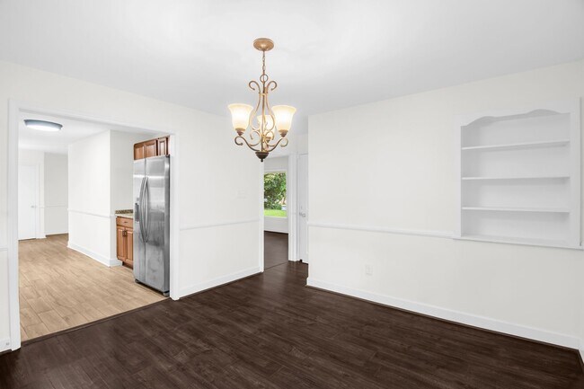 Building Photo - Beautiful 3 bedroom 2 1/2 bathroom Home with a Fenced-in Backyard in Winston!