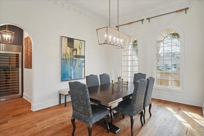 Building Photo - 6807 Lupton Dr