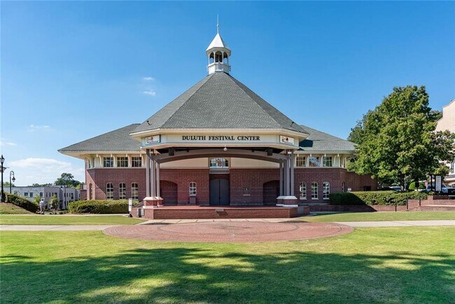 Building Photo - 3202 Oaktree Ct NW