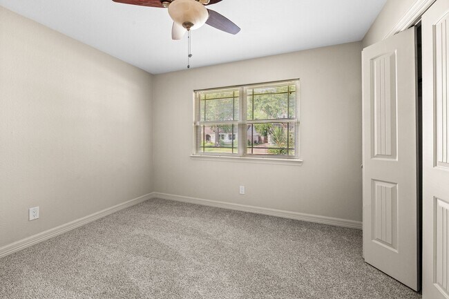 Building Photo - 2227 Parana Dr