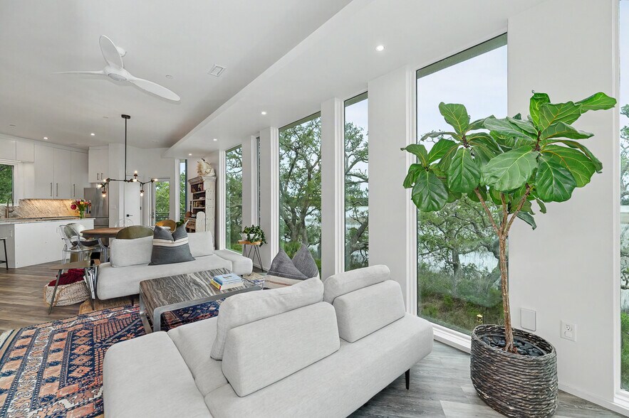 Living Area - 2179 Sol Legare Rd