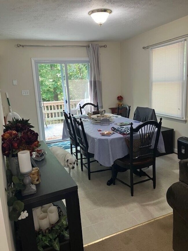 Building Photo - Lovely Rambler