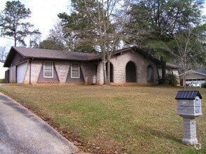 Building Photo - Valley Hills Subdivision - Detached Garage...