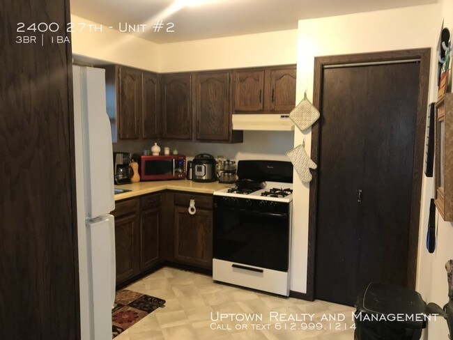 Building Photo - Hard to find 3br Seward Duplex