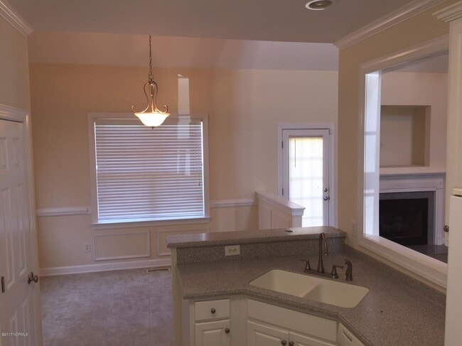 Building Photo - 701 Mandolin Ln