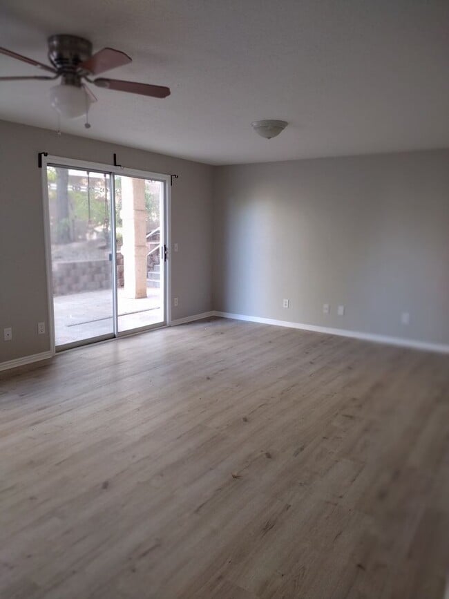 Building Photo - Beautiful Bloomington Hills Home