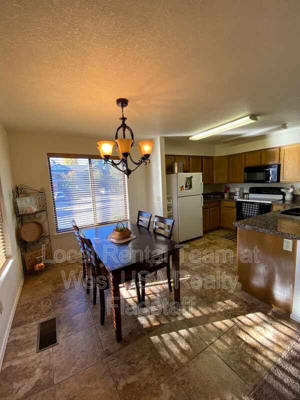 Building Photo - 2707 N Walnut Hills Dr