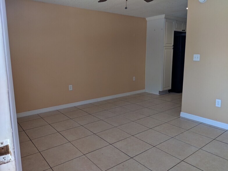 Building Photo - 2146 Ranchita Trail