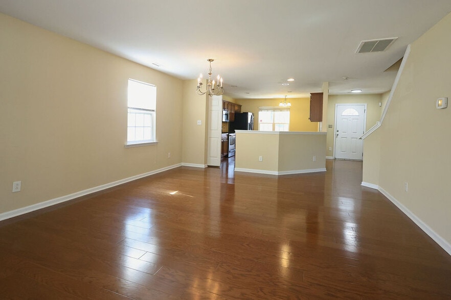 Building Photo - 8843 Thornton Town Pl