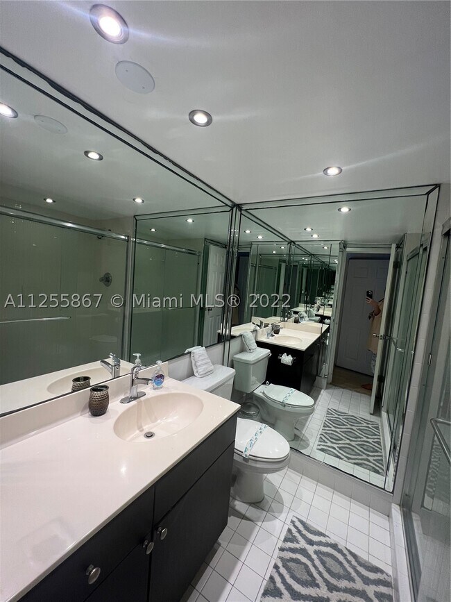 Building Photo - 5161 Collins Ave
