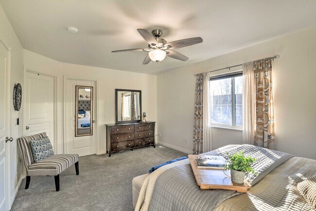 Building Photo - 2432 Glacier St