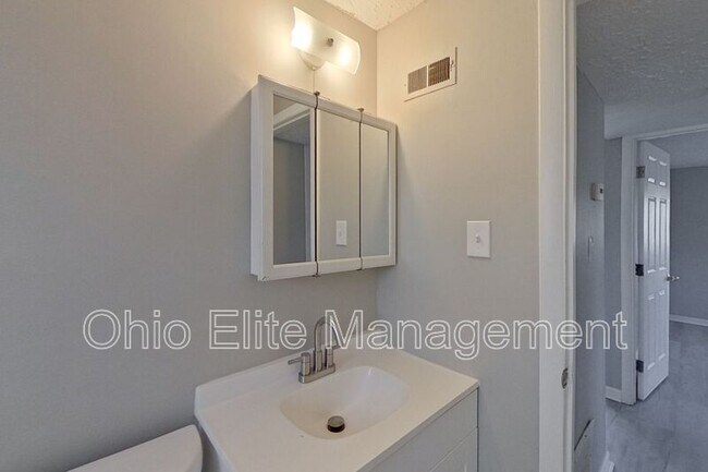 Building Photo - 3605 Cushing Dr