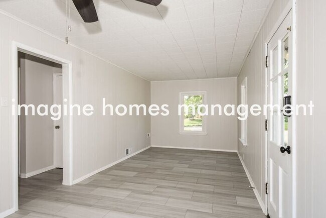 Building Photo - Gorgeous 3 Bedroom Home in St. Louis