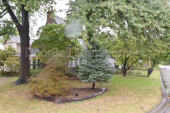 Building Photo - 255 E 27th Pl