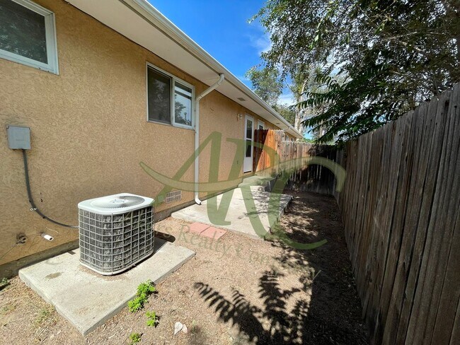 Building Photo - 2722 Poplar St