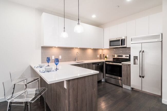 Building Photo - 6122 HUDSON Ave