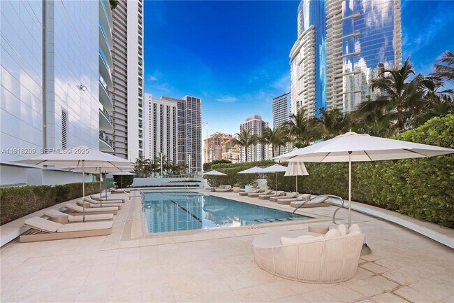 Building Photo - 900 Biscayne Blvd