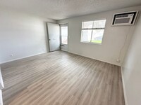 Building Photo - Updated 1 bedroom 1 bathroom apartment ava...