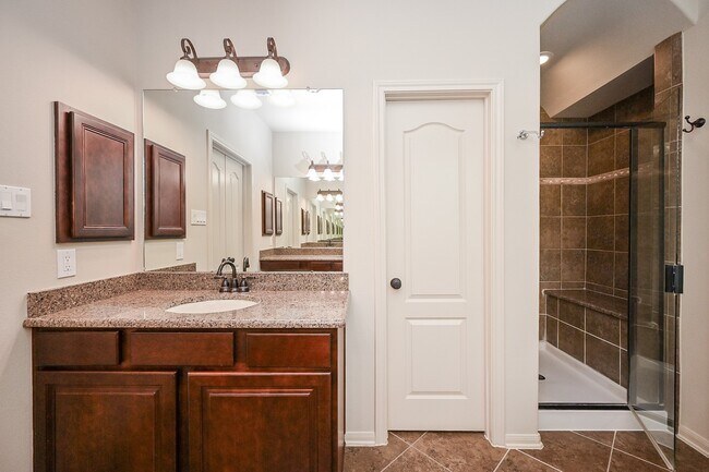 Building Photo - 19 Sandwell Place