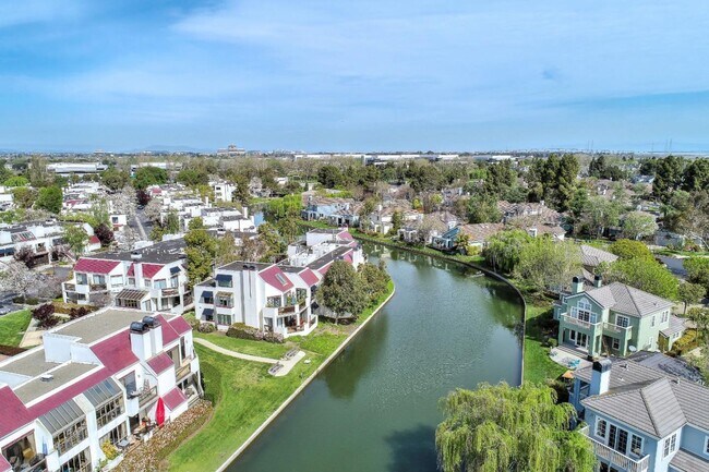 Building Photo - 530 Shorebird Cir